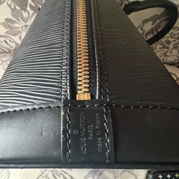 Louis Vuitton Alma - Picture 6 of 16